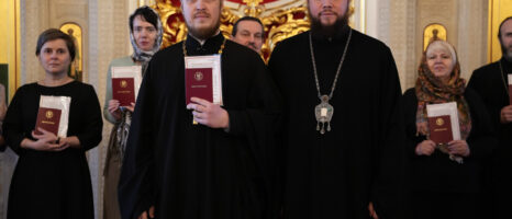 Настоятель храма  прошёл обучение жестовому языку